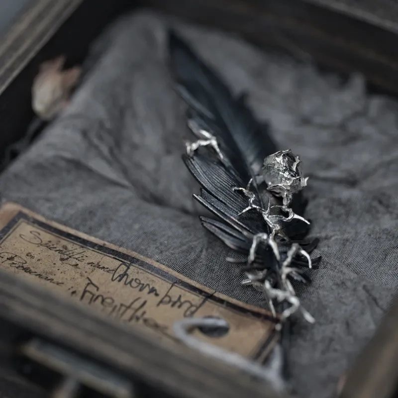 原创手工羽棘玫瑰胸针小众设计高级感气质男女款扣针配饰生日礼物