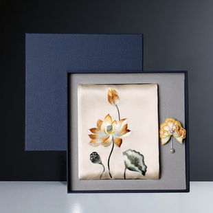 筛月手工苏绣真丝围巾丝巾国风桑蚕丝绸披肩胸针两件套送妈妈婆婆