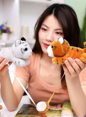 动物园站肩上毛绒玩偶具磁吸铁广州长隆纪念品挂熊猫白虎趴肩公仔