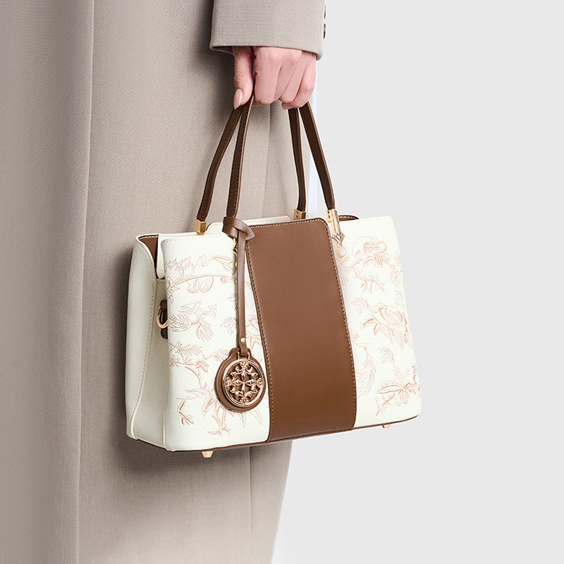 高级感中国风刺绣手提包女2026新款大容量轻奢妈妈包生日礼物,箱包皮具/热销女包/男包,小方包,淘宝优惠券,粉丝福利购,淘宝优惠卷