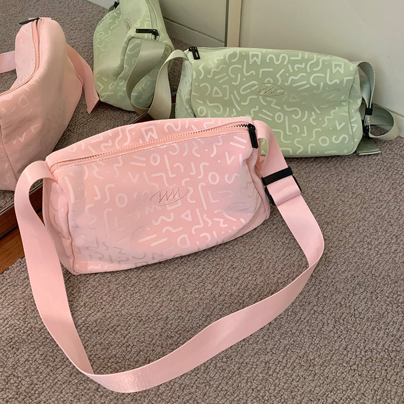 斜挎包女2025新款休闲百搭字母烫印高级感运动大容量通勤包小方包,箱包皮具/热销女包/男包,小方包,淘宝优惠券,粉丝福利购,淘宝优惠卷