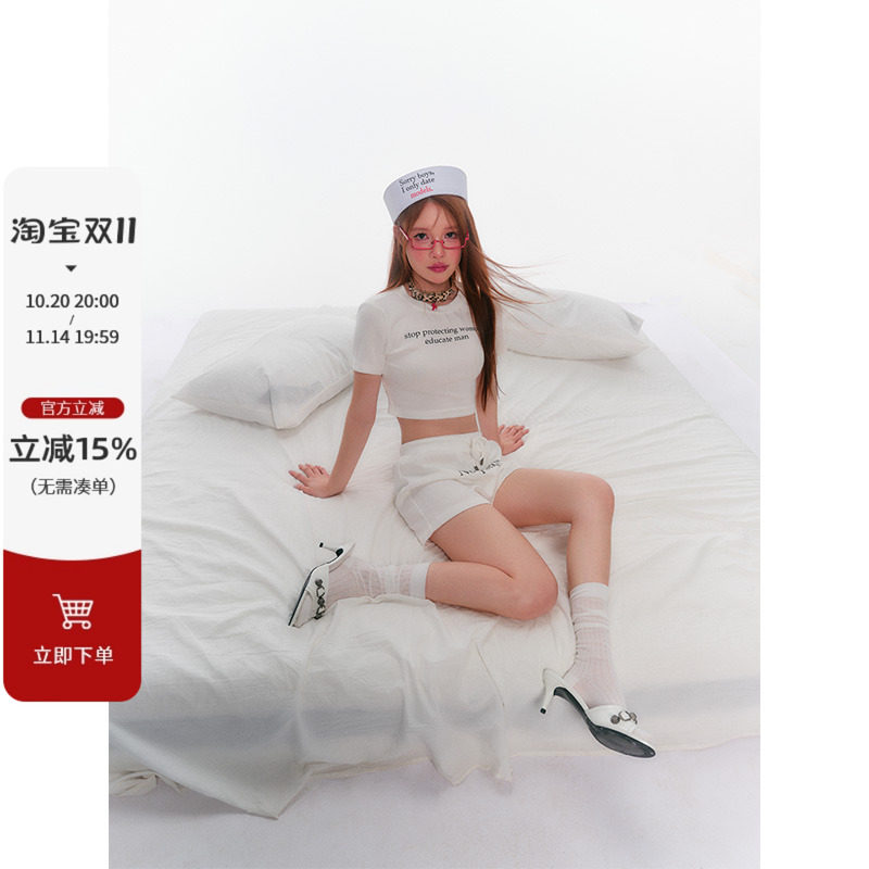 F1os原创设计 白色运动辣妹套装小心机镂空T恤抽绳印花短裤两件套
