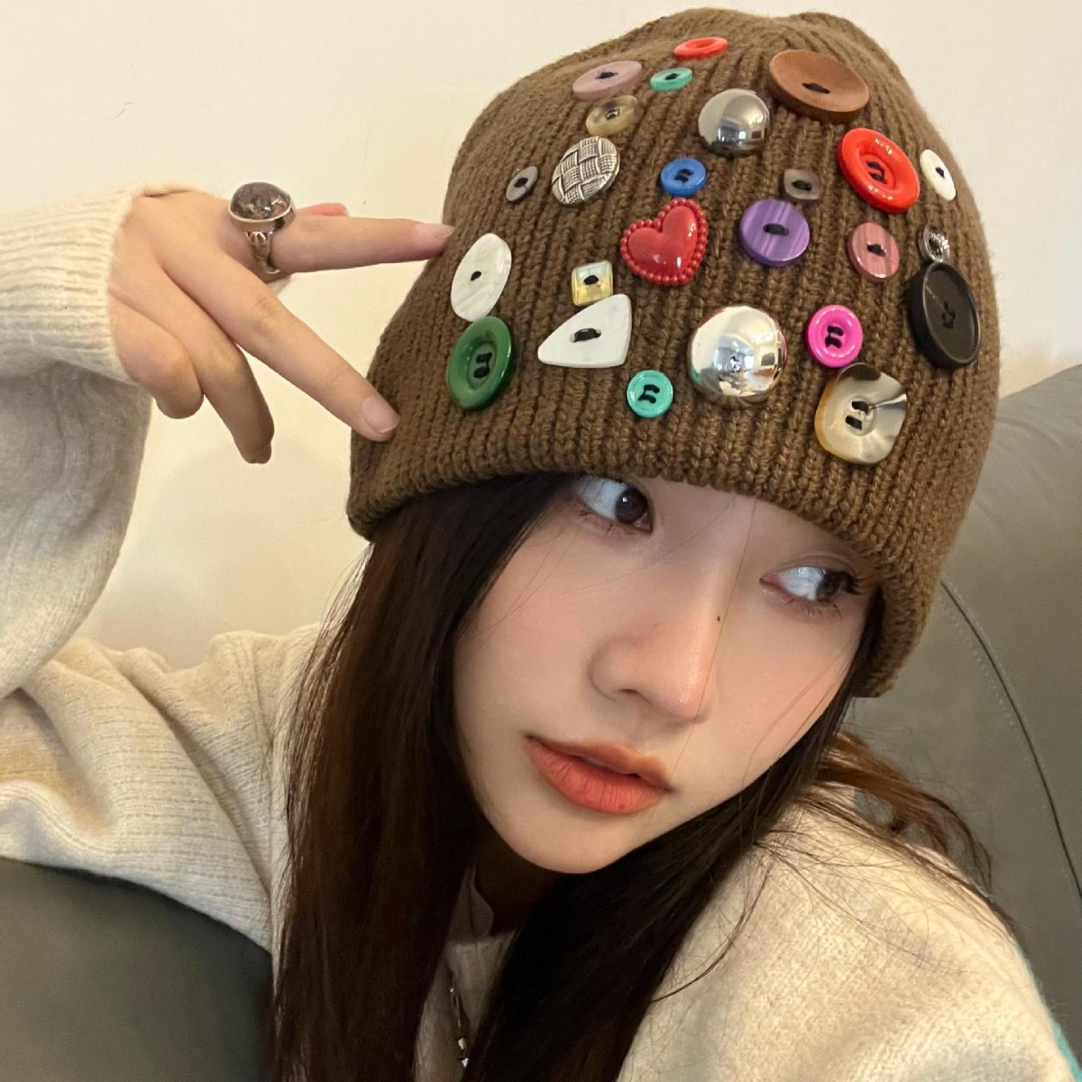 很酷~五彩纽扣毛线帽子女秋冬季