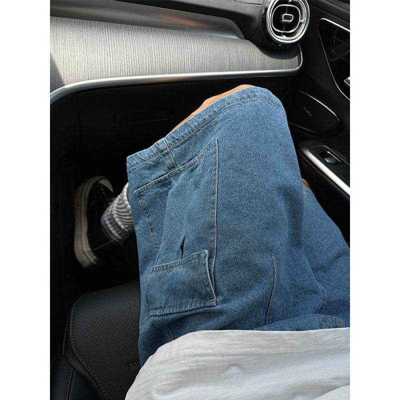 浅蓝色大口袋牛仔短裤男