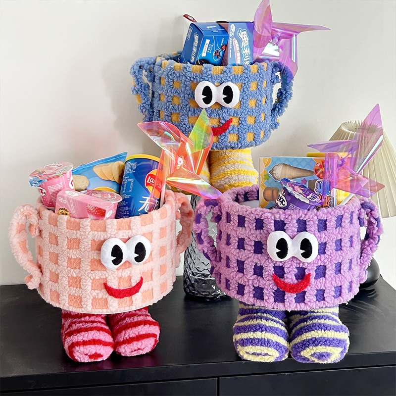 六一儿童节零食抱抱桶花筒小怪兽