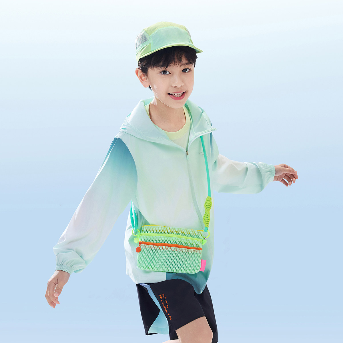 跑步系列安踏儿童男童运动上衣2026年夏新款透气防晒衣连帽薄外套