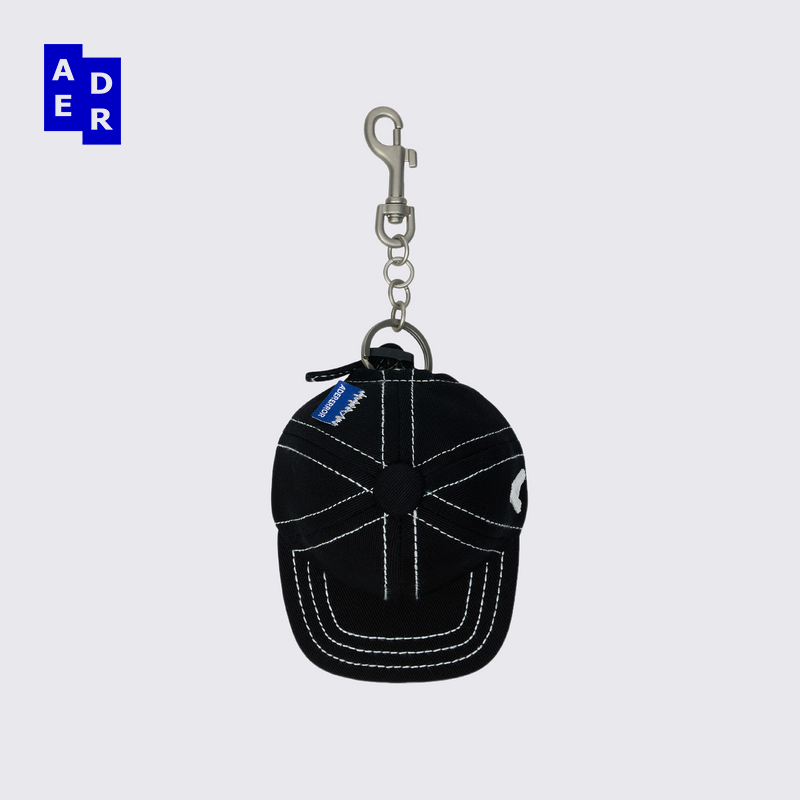 ADERERROR ESSENCE A帽子钥匙链迷你A字标签之字形刺绣帽子钥匙链