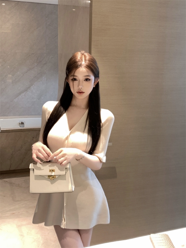 原版质量法式杏色针织短袖连衣裙气质开衫短裙v领显瘦收腰a字裙子