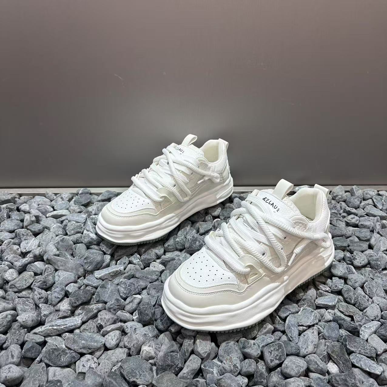 2025新款透气网面休闲板鞋