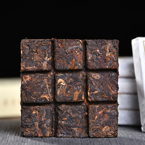 滇吉号2016年勐海老树茶砖360g