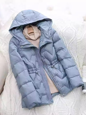 轻薄羽绒服女款秋冬2025年新款时尚短款收腰显瘦连帽保暖休闲外套