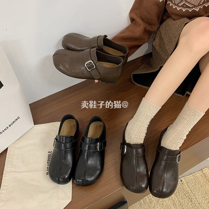 「卖鞋子的猫」小皮鞋