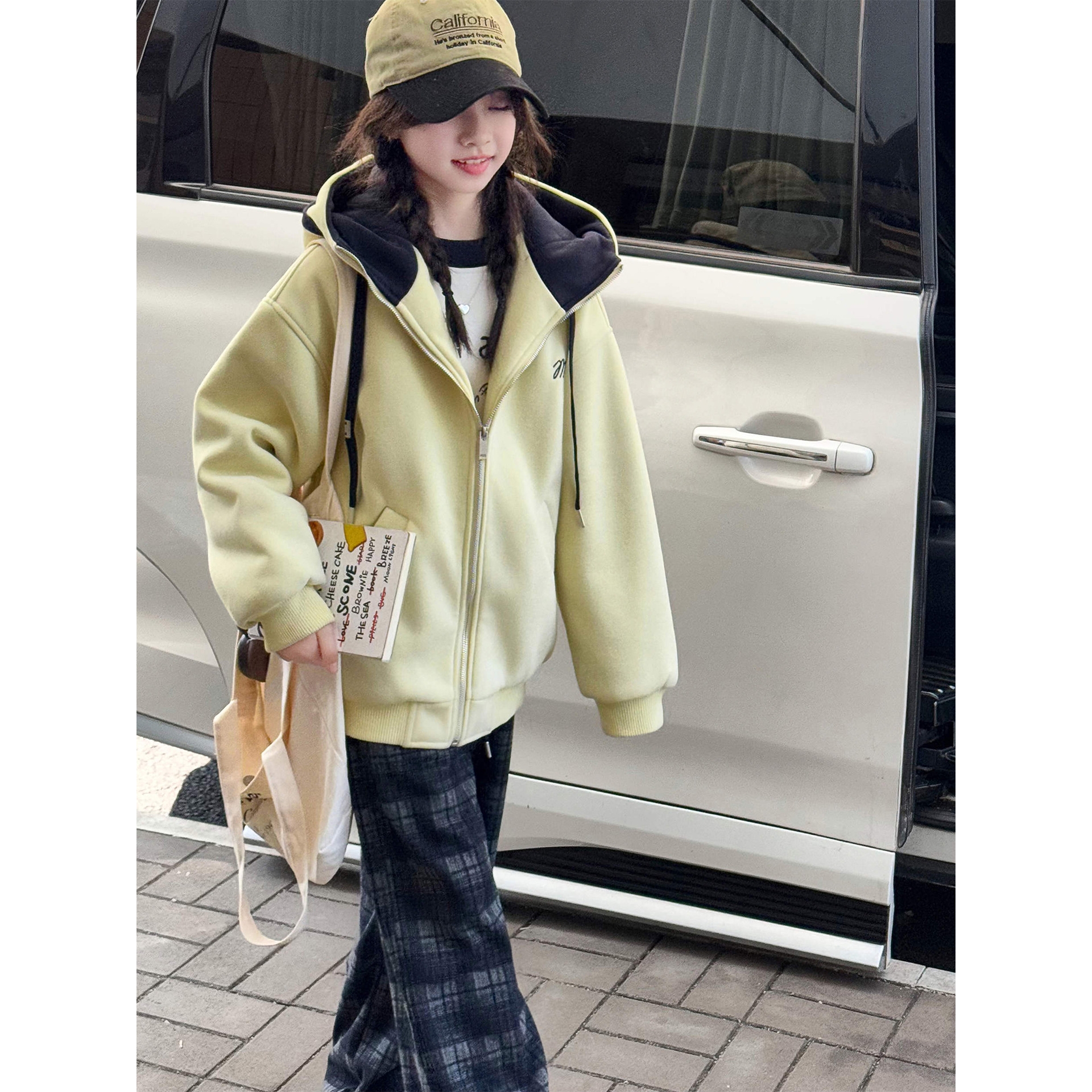 女童超好看夹棉外套冬装2025新款大童连帽加厚保暖棒球服女孩卫衣