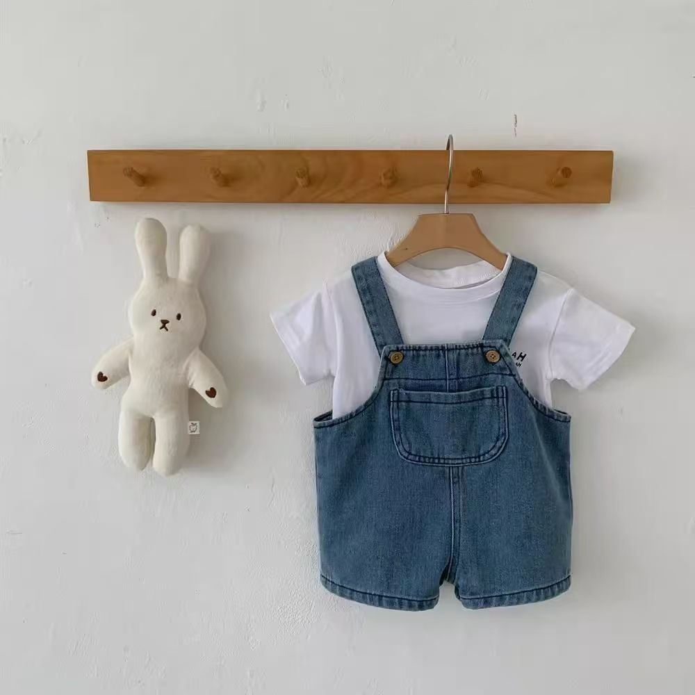 夏季白色婴幼儿牛仔背带裤套装图片