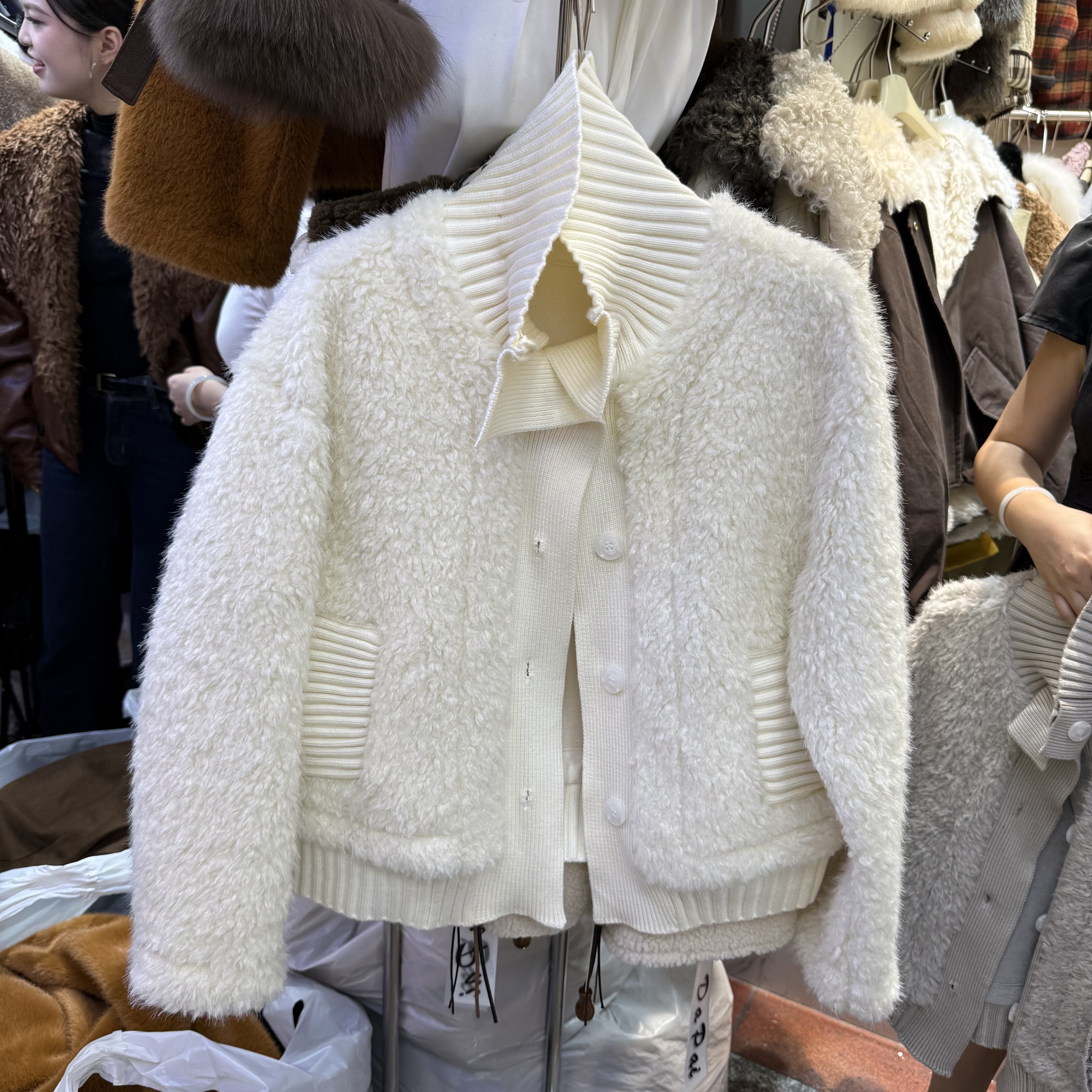 针织拼接假两件羊羔毛外套女短款2025冬季翻领皮毛一体毛毛上衣