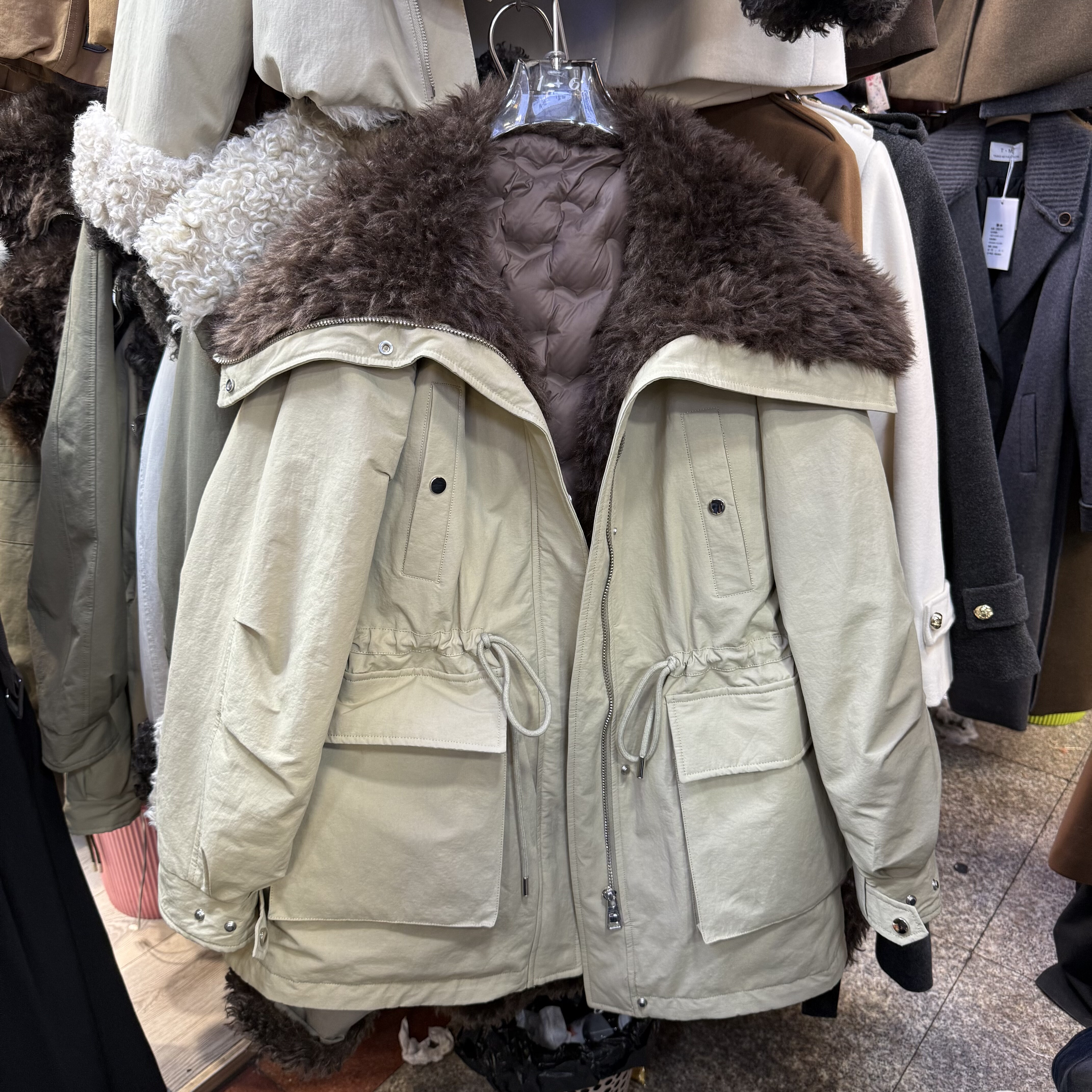 韩版翻领羊羔毛羽绒工装派克服女2025冬新中长款保暖冲锋衣外套