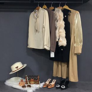 样板间衣帽间衣服样板房轻奢软装 饰摆件展厅衣柜毛垫 服饰梳妆台装