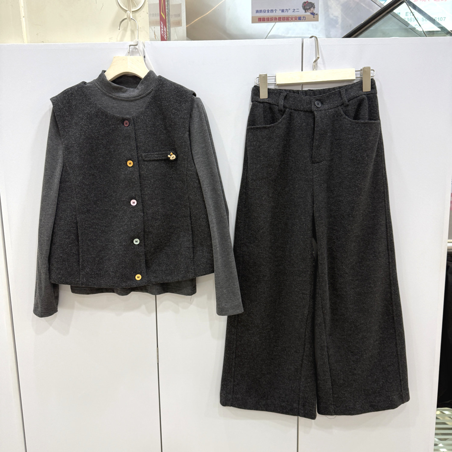 依米莎26A017春款立领T恤+彩色扣马甲外套+阔腿直筒裤毛呢三件套,女装/女士精品,时尚套装,淘宝优惠券,粉丝福利购,淘宝优惠卷