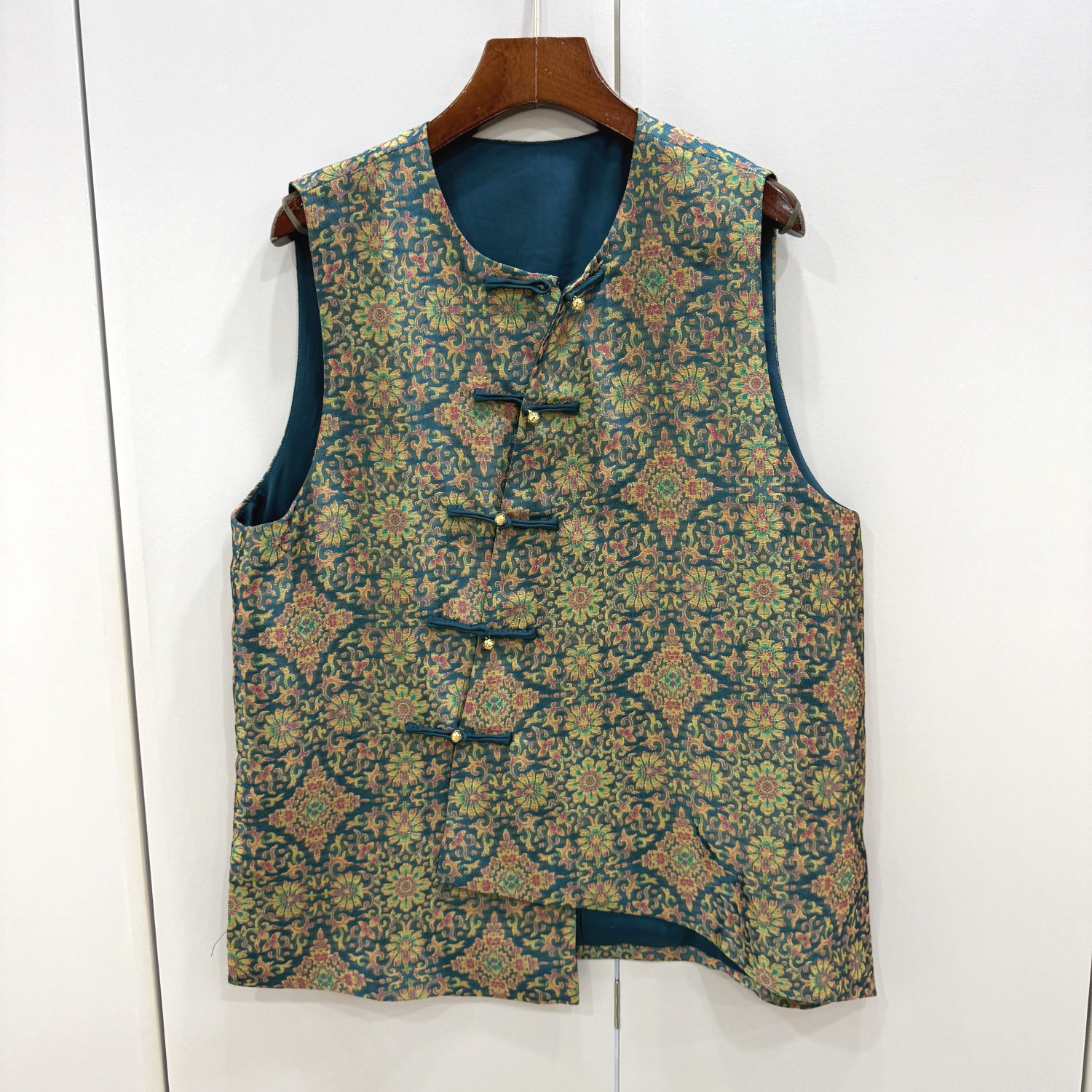 26738欧洲站2026春新款时尚圆领斜门襟不规则真丝提花国风马甲女