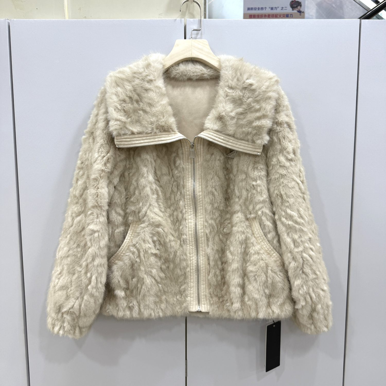 艾尔菲洋25A-C8170欧洲站2025冬海军大翻领拉链减龄皮毛一体外套