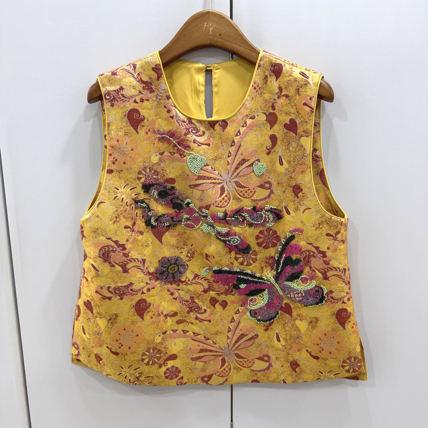 26722欧洲站2026春新款时尚圆领重工蝴蝶刺绣花百搭国风马甲套头