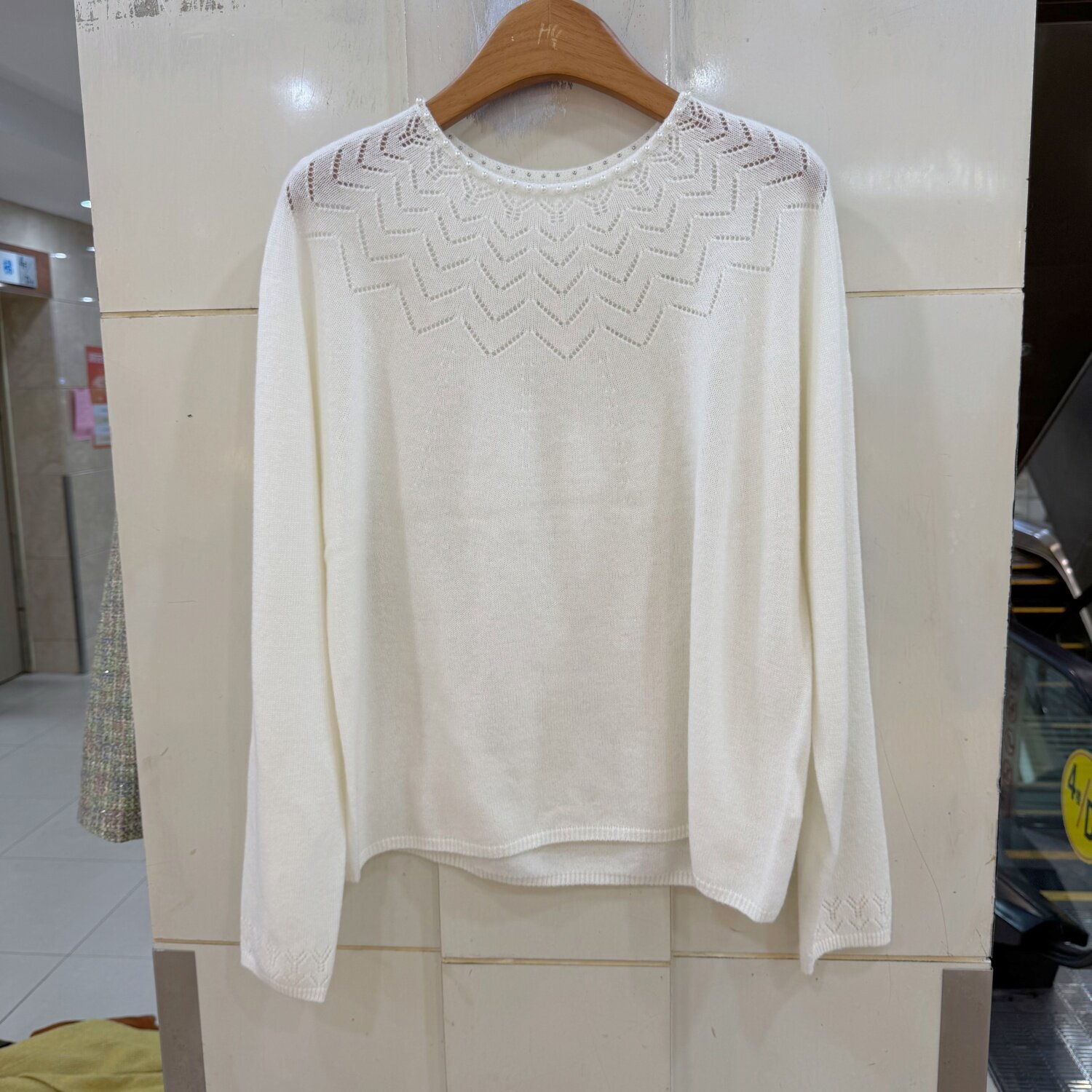 558-5816欧货镂空钩花订珍珠圆领长袖针织衫软糯慵懒减龄羊毛上衣