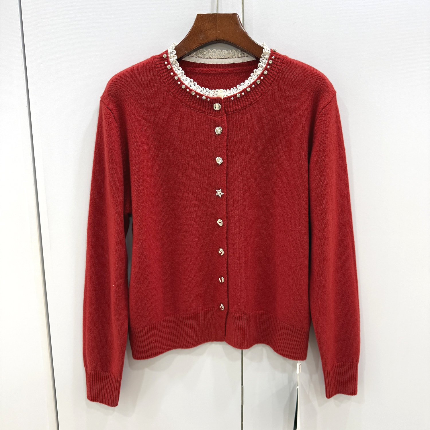 853-685欧洲站2026春时尚钉珠花边圆领单排扣羊毛针织开衫上衣女,女装/女士精品,毛针织衫,淘宝优惠券,粉丝福利购,淘宝优惠卷