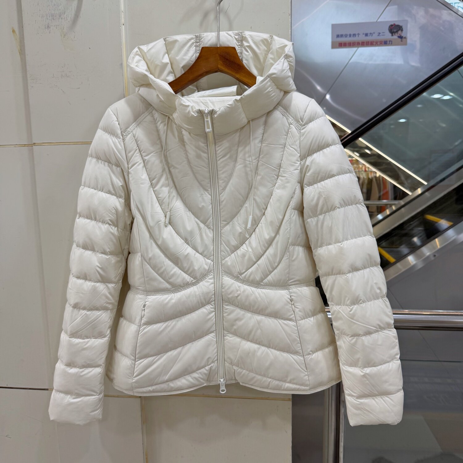 DZ650Q168 双拉链飘带连帽小蛮腰气质百搭显瘦小个羽绒服外套冬装