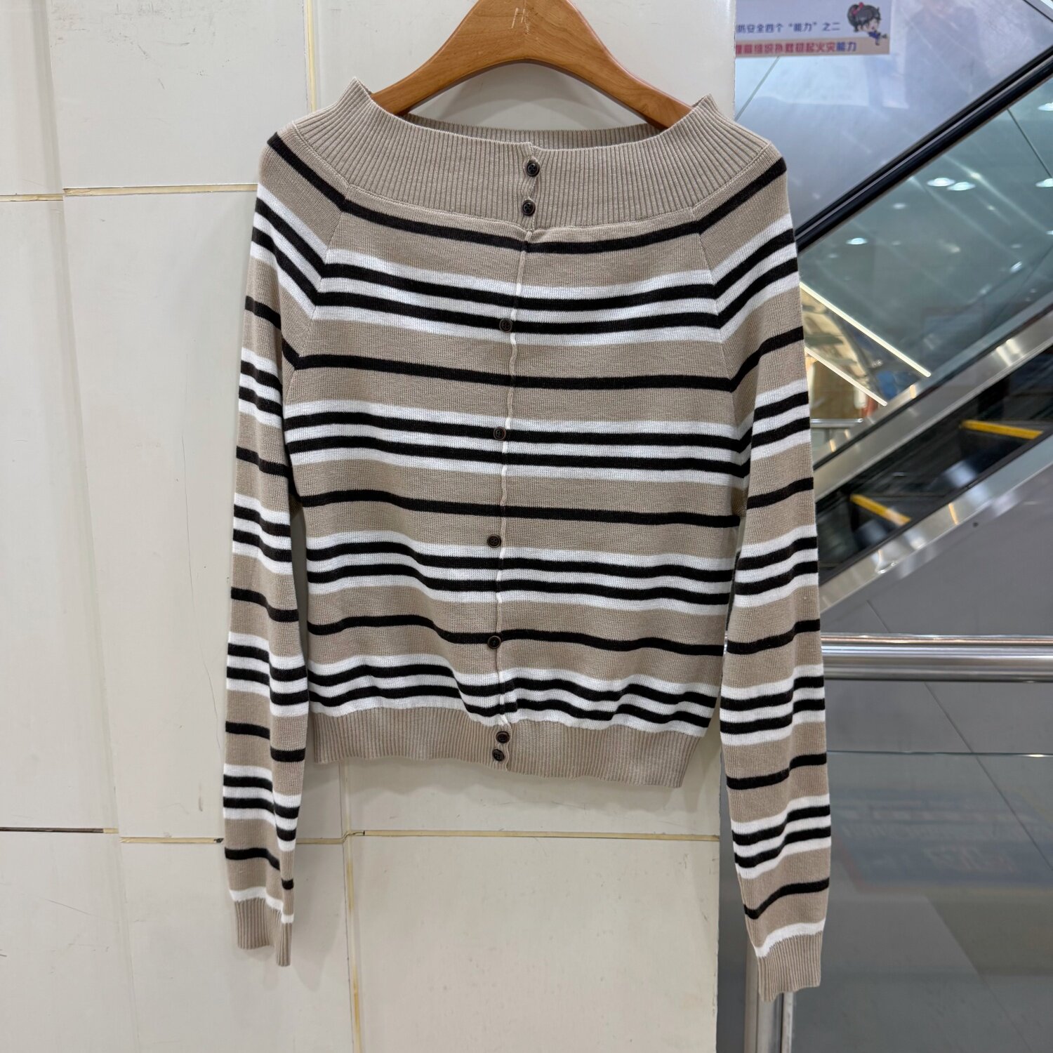 396-8979条纹针织衫女秋季一字领纽扣套头修身显瘦上衣洋气露肩