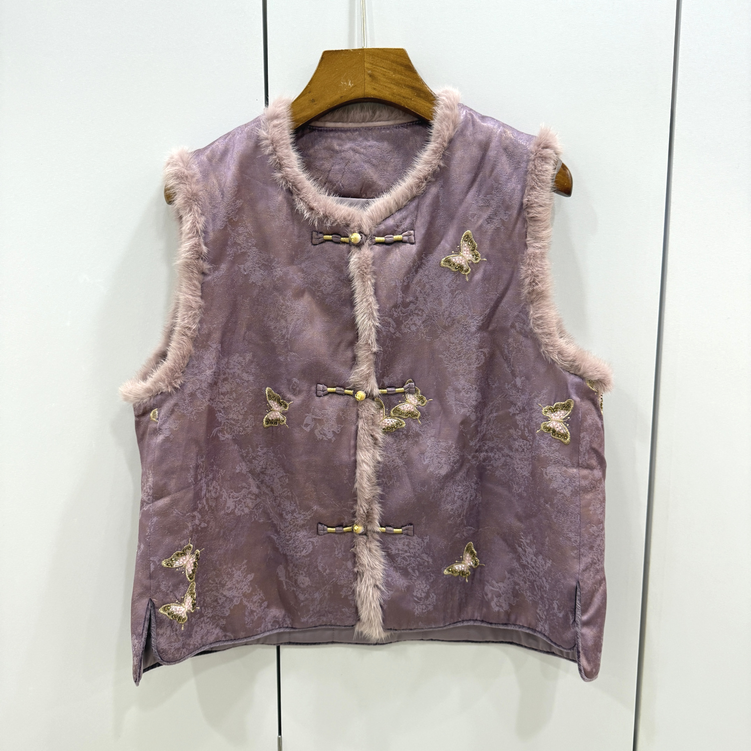 63267欧洲站25冬盘扣蝴蝶刺绣花水貂毛边人丝亚麻桑蚕丝夹棉马甲