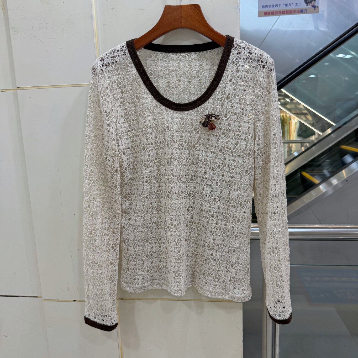 MILAN 27525通勤风圆领镂空钩花针织衫女长袖显瘦柔软气质上衣秋