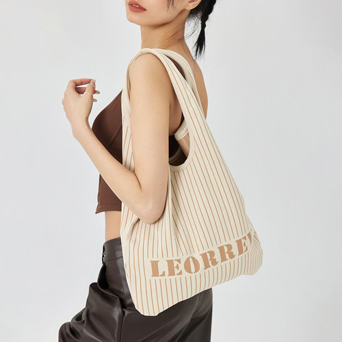 Leorrey乐拉2024女斜挎包