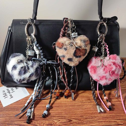 豹纹毛绒爱心挂饰钥匙扣