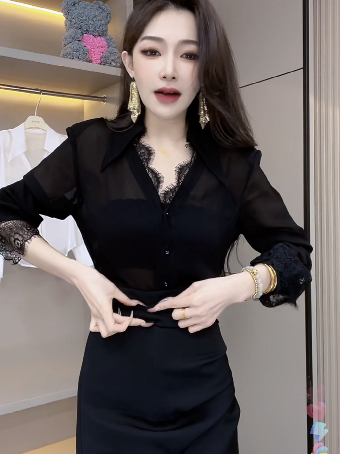 法式气质蕾丝边V领长袖薄款衬衫女2024春夏新款性感设计感上衣ins