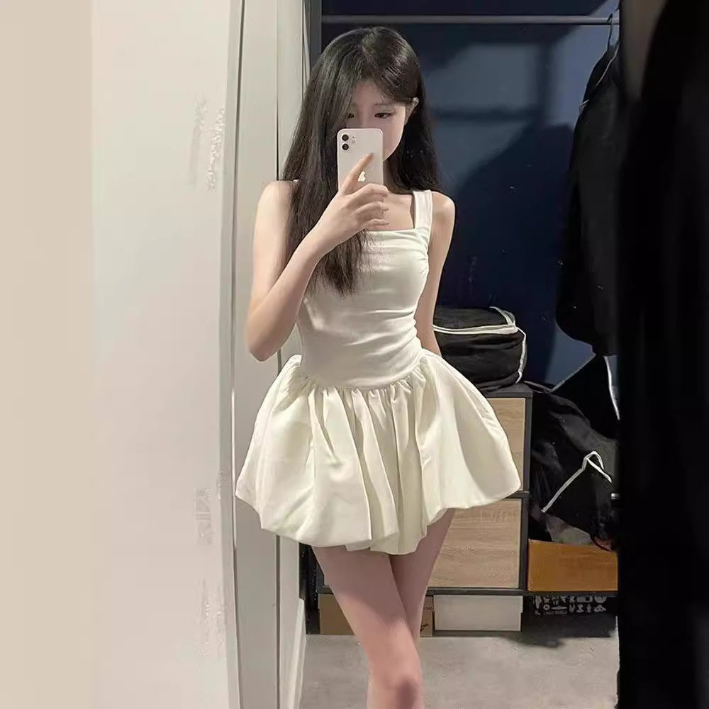 辣妹白色吊带连衣裙女夏季气质级性感收腰显瘦公主蓬蓬裙小个子