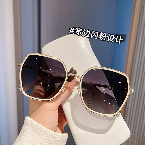 新款轻奢夏季白框墨镜女防紫外线方圆脸显脸小开车太阳眼镜高级感