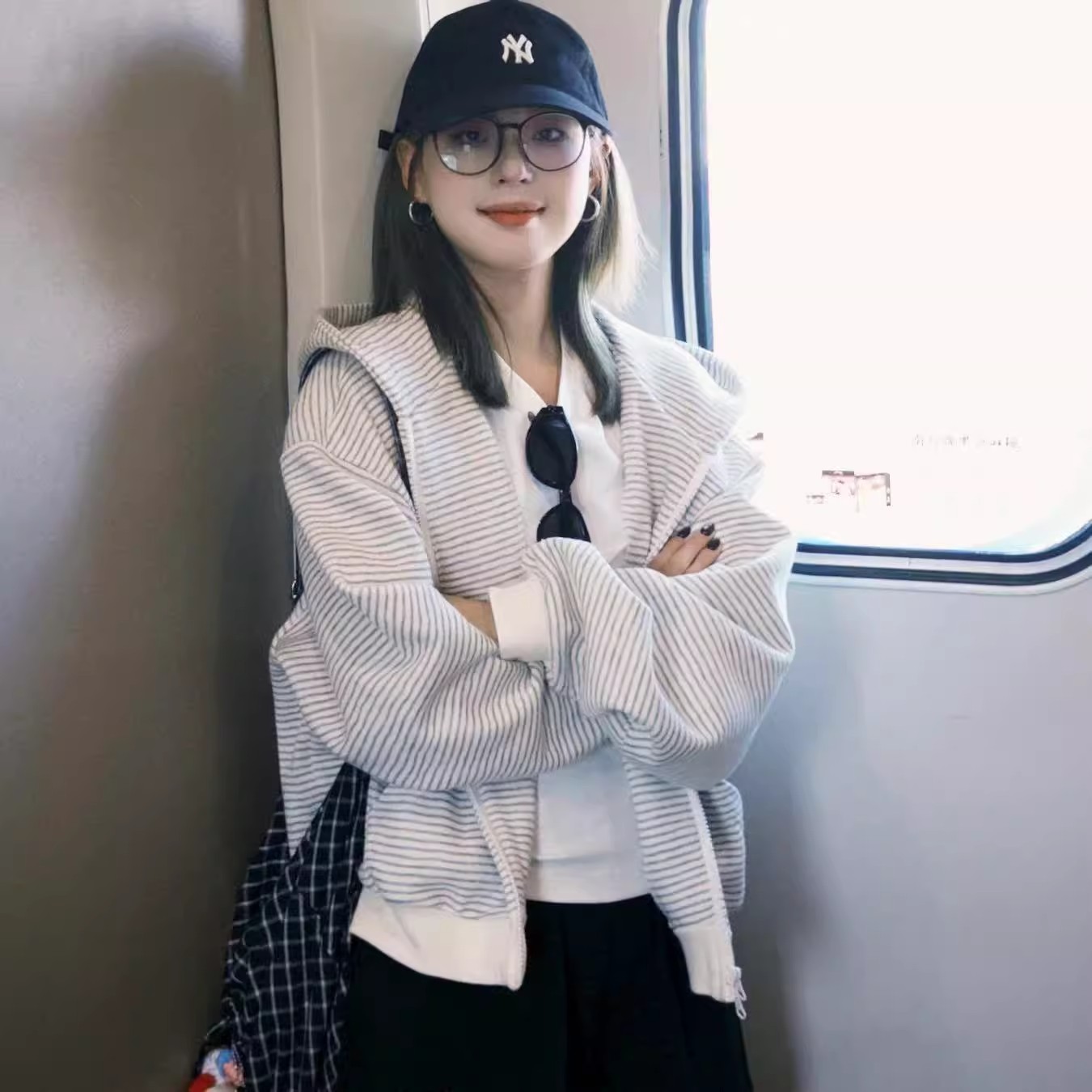 条纹连帽卫衣女秋冬季2025新款韩版宽松休闲百搭小众拉链短款上衣