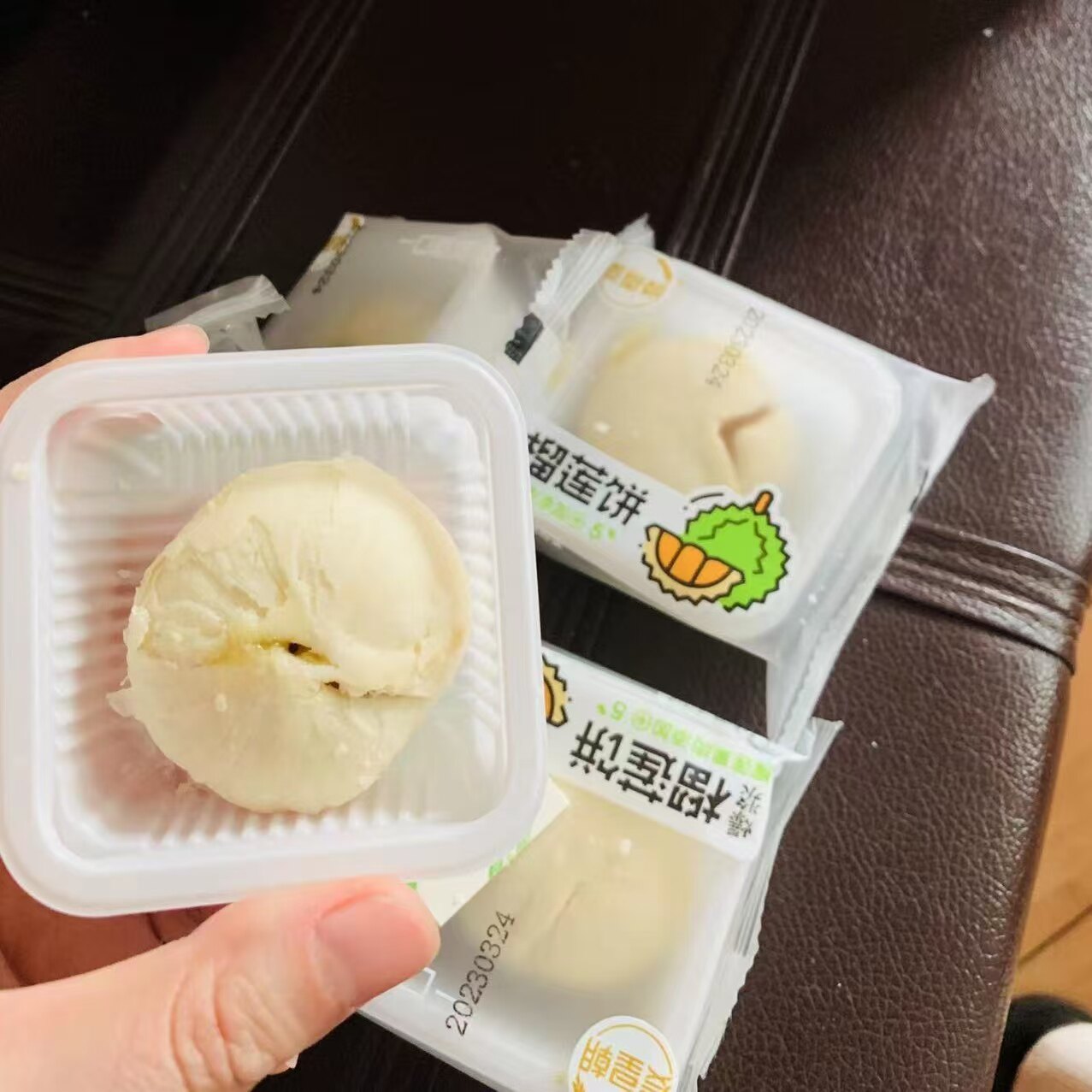 爆浆榴莲饼馅饼流心榴莲酥网红糕点心早餐上班族甜点下午茶零食品