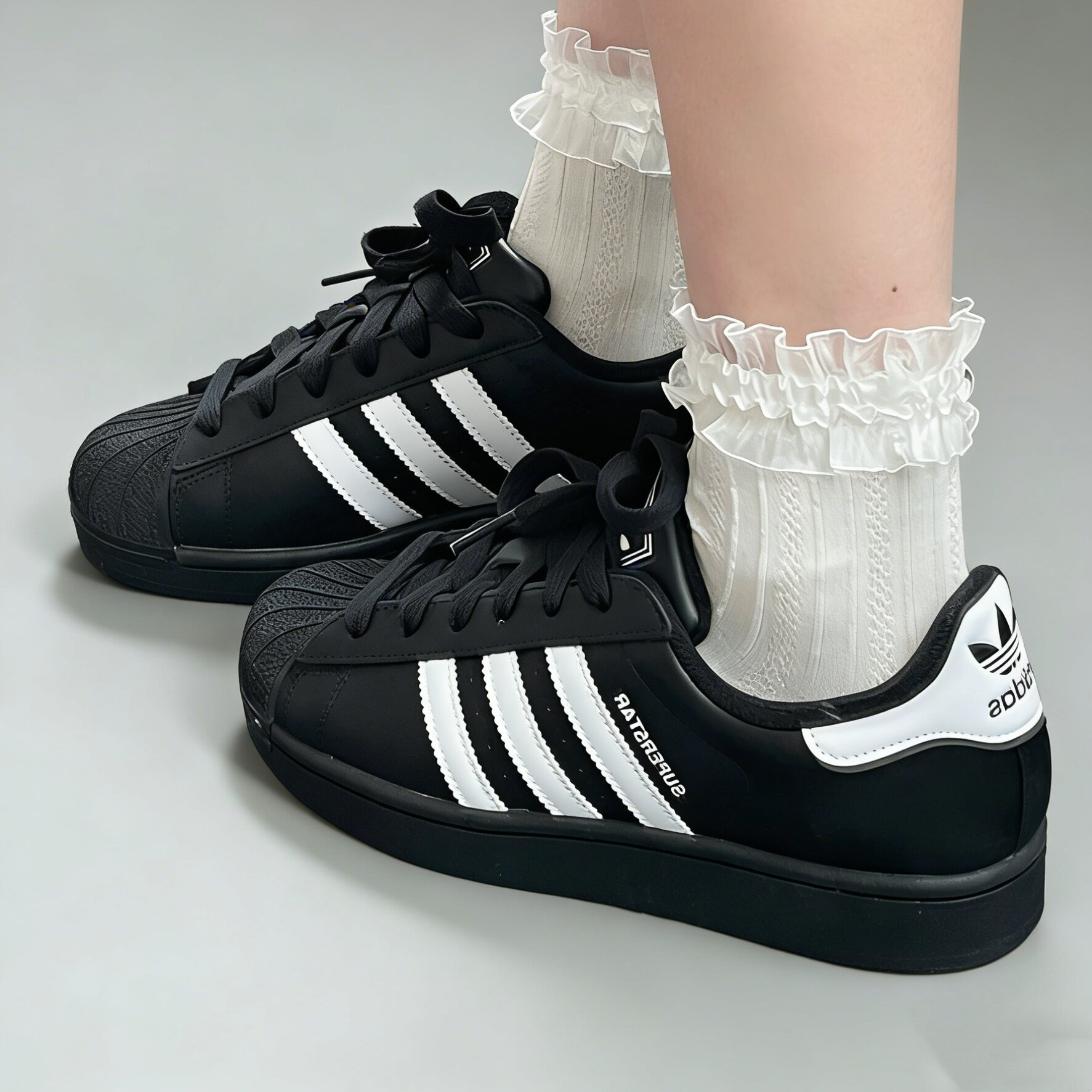 Adidas阿迪达斯 originals SUPERSTAR 977 防滑耐磨低帮板鞋 女款