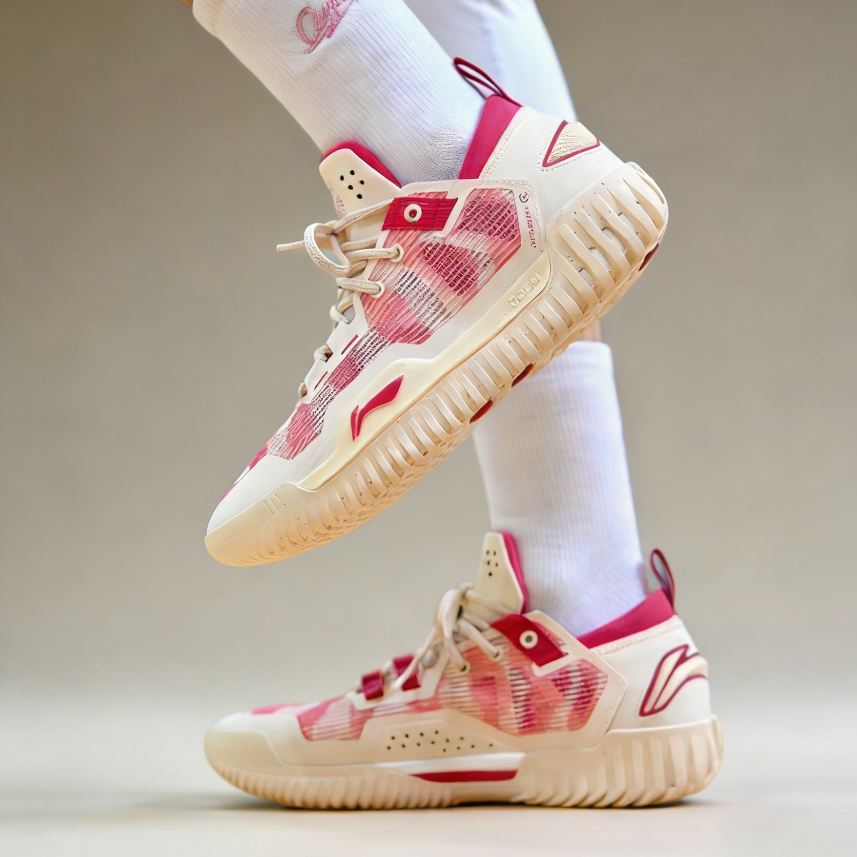 LiNing李宁 反伍3 Low 减震耐磨 低帮白红黄白粉篮球鞋ABFU005-4