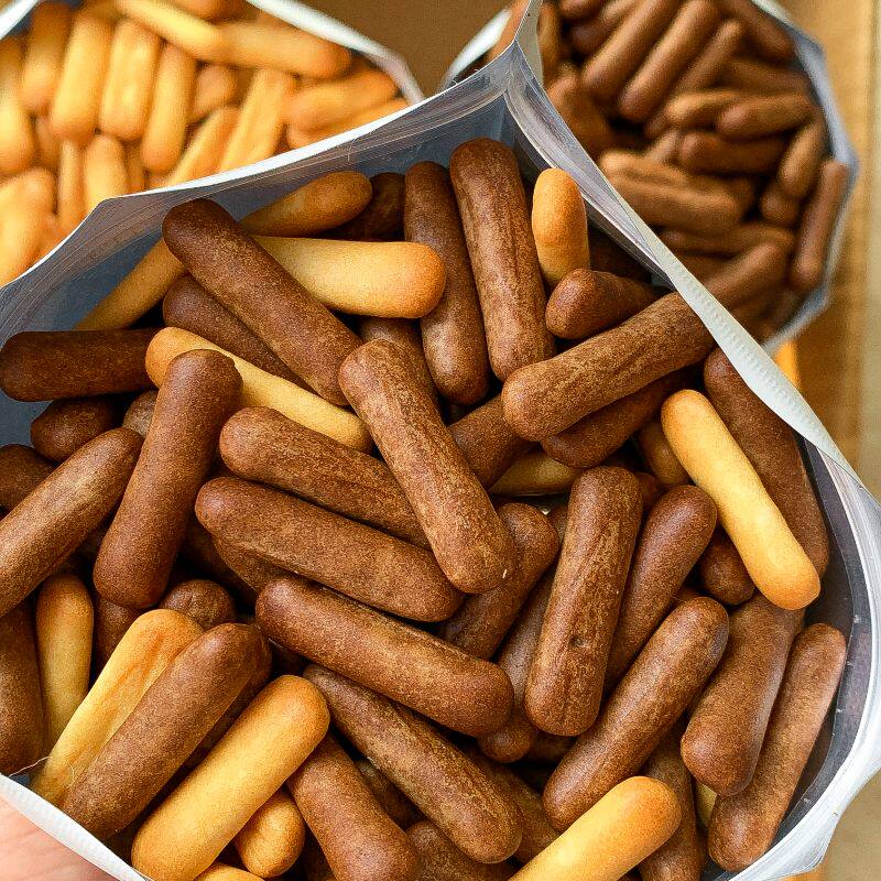 太好吃了！手指饼干巧克力牛奶味追剧解馋儿童小零食网红休闲小吃