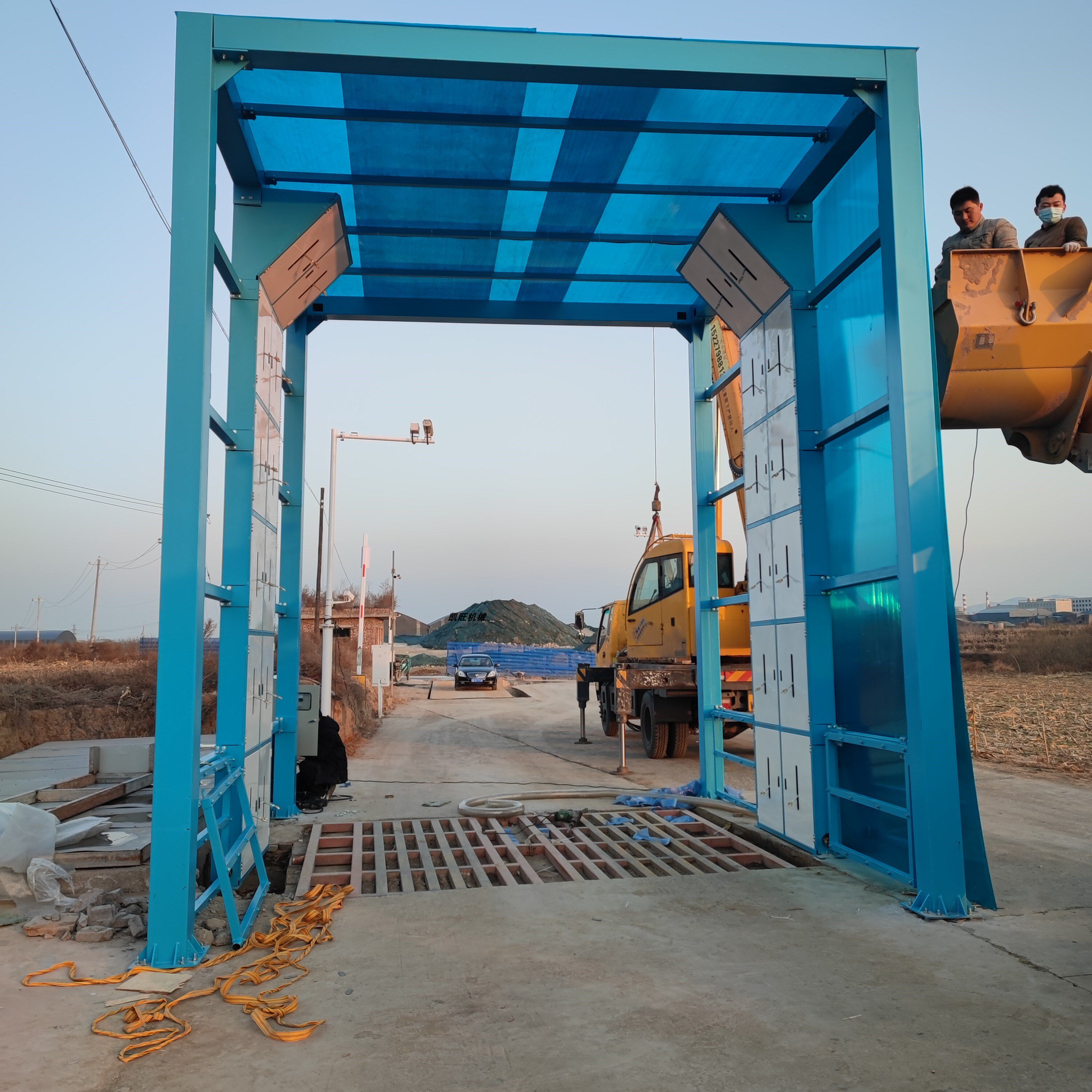 建筑工地全封闭洗轮机龙门式洗车机凯旺全自动工程车辆冲洗平台