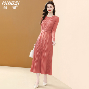 茗思法式长袖气质连衣裙女2026春季新款优雅收腰显瘦设计感百褶裙