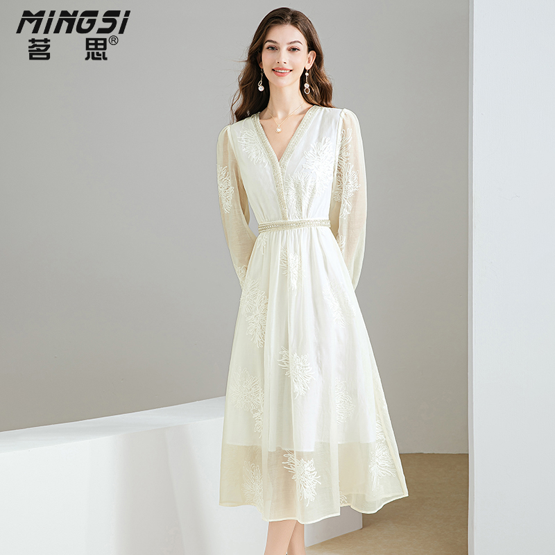 气质法式绣花钉珠V领连衣裙