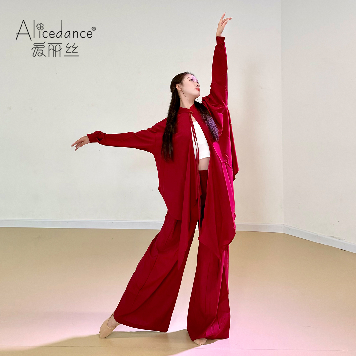 现代舞蹈服红色衬衫套装