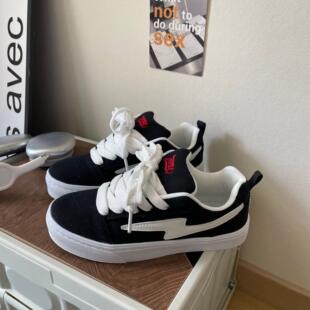 春季休闲防滑板鞋男款黑色鞋子休闲增高新款面包鞋情侣美式运动鞋