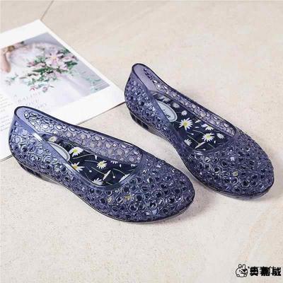 水晶凉鞋女款2025新款果冻塑料透明外穿软底不累脚镂空洞洞鞋防水