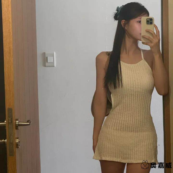 韩国2025新款爆款泳衣女士连体三角纯色显白绝美性感遮肚子泡温泉