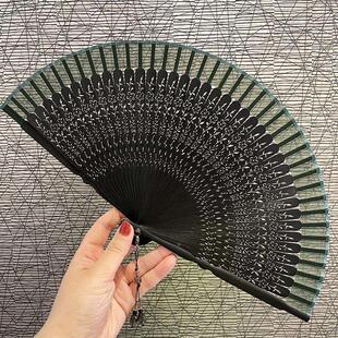 芷墨镂空时尚视觉感纯色贵妇雕花气质复古走秀旗袍折扇随身小扇子