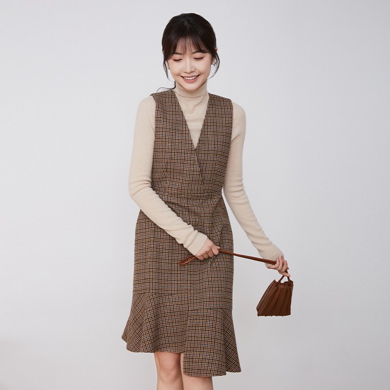 Mslully2025冬季通勤百搭质感女新款v领格子千鸟格连衣裙